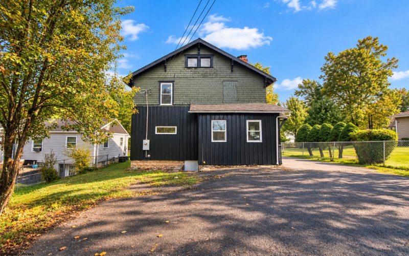 604 Country Club Road, Fairmont, West Virginia 26554, 3 Bedroom Bedrooms, 6 Room Rooms,2 BathroomBathrooms,Single Family Detached,For Sale,Country Club,0,10167428