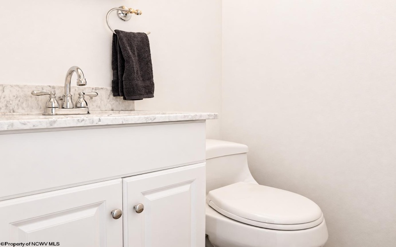 204 Cedarstone Drive, Morgantown, West Virginia 26505, 2 Bedroom Bedrooms, 5 Room Rooms,1 BathroomBathrooms,Single Family Attached,For Sale,Cedarstone,0,10167432