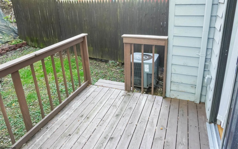 204 Cedarstone Drive, Morgantown, West Virginia 26505, 2 Bedroom Bedrooms, 5 Room Rooms,1 BathroomBathrooms,Single Family Attached,For Sale,Cedarstone,0,10167432