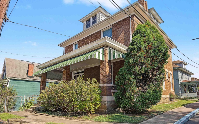 111 Kingwood Street, Morgantown, West Virginia 26501, 4 Bedroom Bedrooms, 8 Room Rooms,2 BathroomBathrooms,Single Family Detached,For Sale,Kingwood,0,10167433
