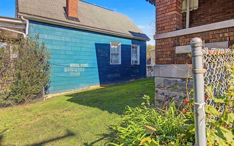 111 Kingwood Street, Morgantown, West Virginia 26501, 4 Bedroom Bedrooms, 8 Room Rooms,2 BathroomBathrooms,Single Family Detached,For Sale,Kingwood,0,10167433