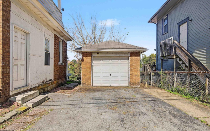 111 Kingwood Street, Morgantown, West Virginia 26501, 4 Bedroom Bedrooms, 8 Room Rooms,2 BathroomBathrooms,Single Family Detached,For Sale,Kingwood,0,10167433