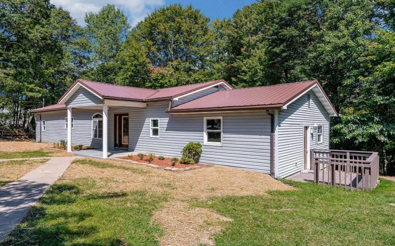 104/ 104 1/2 Mountainview Road, Morgantown, West Virginia 26508, 4 Bedroom Bedrooms, 8 Room Rooms,2 BathroomBathrooms,Single Family Detached,For Sale,Mountainview,0,10161582