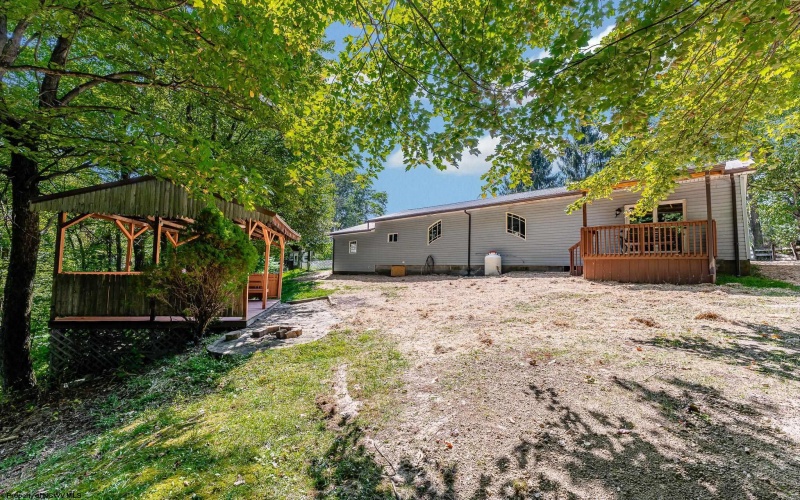 104/ 104 1/2 Mountainview Road, Morgantown, West Virginia 26508, 4 Bedroom Bedrooms, 8 Room Rooms,2 BathroomBathrooms,Single Family Detached,For Sale,Mountainview,0,10161582