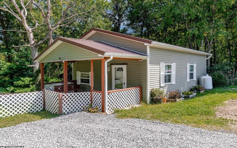 104/ 104 1/2 Mountainview Road, Morgantown, West Virginia 26508, 4 Bedroom Bedrooms, 8 Room Rooms,2 BathroomBathrooms,Single Family Detached,For Sale,Mountainview,0,10161582
