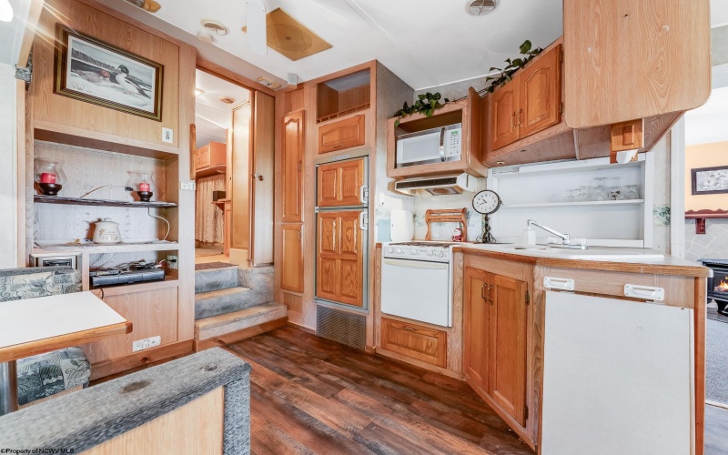 104/ 104 1/2 Mountainview Road, Morgantown, West Virginia 26508, 4 Bedroom Bedrooms, 8 Room Rooms,2 BathroomBathrooms,Single Family Detached,For Sale,Mountainview,0,10161582