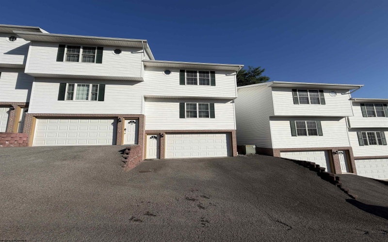 802 Carmell Court, Morgantown, West Virginia 26505, 3 Bedroom Bedrooms, 6 Room Rooms,3 BathroomBathrooms,Residential Rentals,For Rent,Carmell,0,10167456