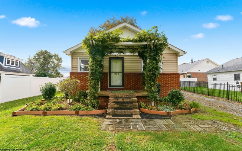 1127 Munsey Avenue, Morgantown, West Virginia 26505, 2 Bedroom Bedrooms, 5 Room Rooms,1 BathroomBathrooms,Single Family Detached,For Sale,Munsey,0,10167442 1127 Munsey Avenue, Morgantown, West Virginia 26505, 2 Bedroom Bedrooms, 5 Room Rooms,1 BathroomBathrooms,Single Family Detached,For Sale,Munsey,0,10167442