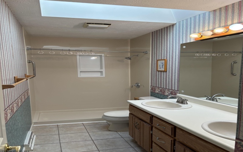 110 Jennifer Lane, Bridgeport, West Virginia 26330-1190, 3 Bedroom Bedrooms, 7 Room Rooms,2 BathroomBathrooms,Single Family Detached,For Sale,Jennifer,0,10167449