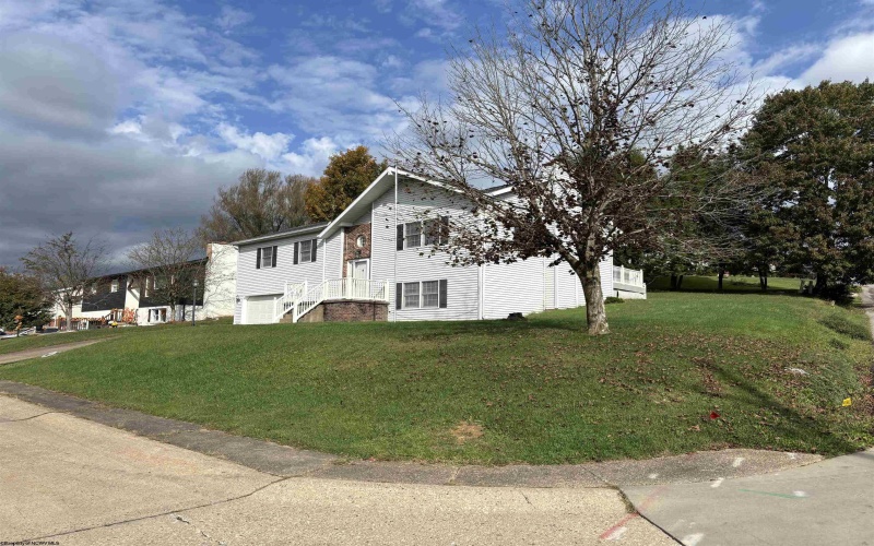 110 Jennifer Lane, Bridgeport, West Virginia 26330-1190, 3 Bedroom Bedrooms, 7 Room Rooms,2 BathroomBathrooms,Single Family Detached,For Sale,Jennifer,0,10167449