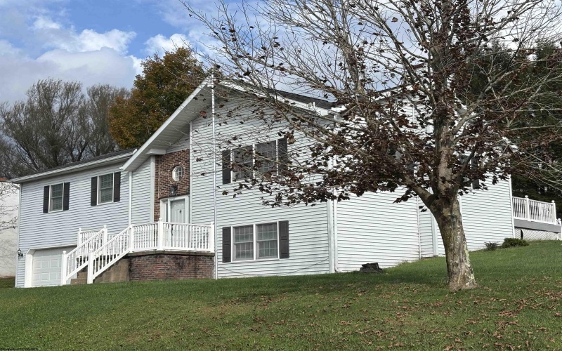 110 Jennifer Lane, Bridgeport, West Virginia 26330-1190, 3 Bedroom Bedrooms, 7 Room Rooms,2 BathroomBathrooms,Single Family Detached,For Sale,Jennifer,0,10167449