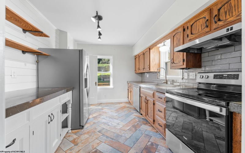 4 Outlook Road, Fairmont, West Virginia 26554, 3 Bedroom Bedrooms, 8 Room Rooms,1 BathroomBathrooms,Single Family Detached,For Sale,Outlook,0,10167448