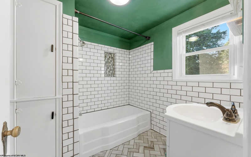 4 Outlook Road, Fairmont, West Virginia 26554, 3 Bedroom Bedrooms, 8 Room Rooms,1 BathroomBathrooms,Single Family Detached,For Sale,Outlook,0,10167448