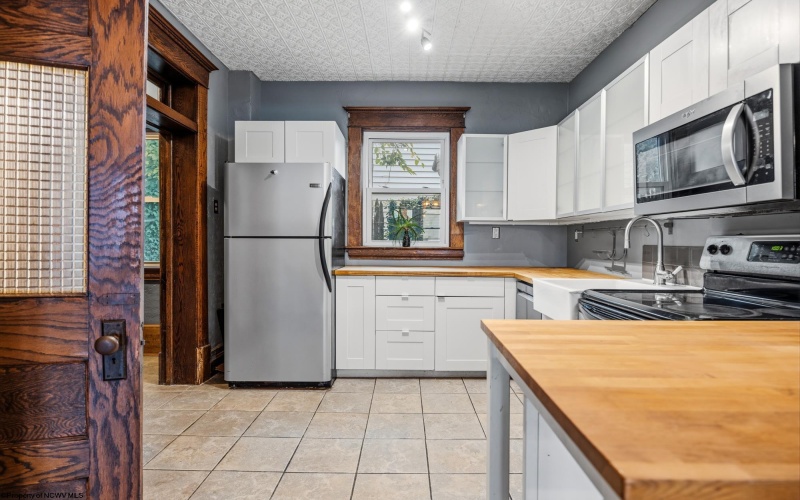 470 Cobun Avenue, Morgantown, West Virginia 26501, 4 Bedroom Bedrooms, 8 Room Rooms,3 BathroomBathrooms,Single Family Detached,For Sale,Cobun,0,10167452