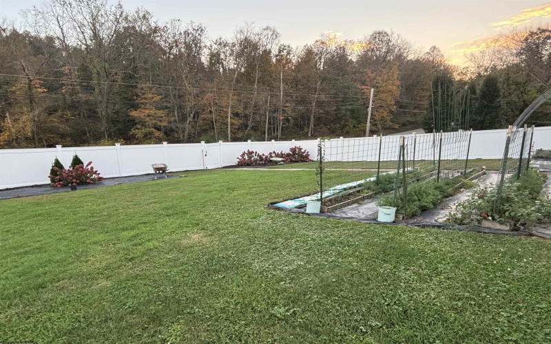 53 Tall Timber Lane, Clarksburg, West Virginia 26301-5747, 3 Bedroom Bedrooms, 8 Room Rooms,2 BathroomBathrooms,Single Family Detached,For Sale,Tall Timber,0,10167460