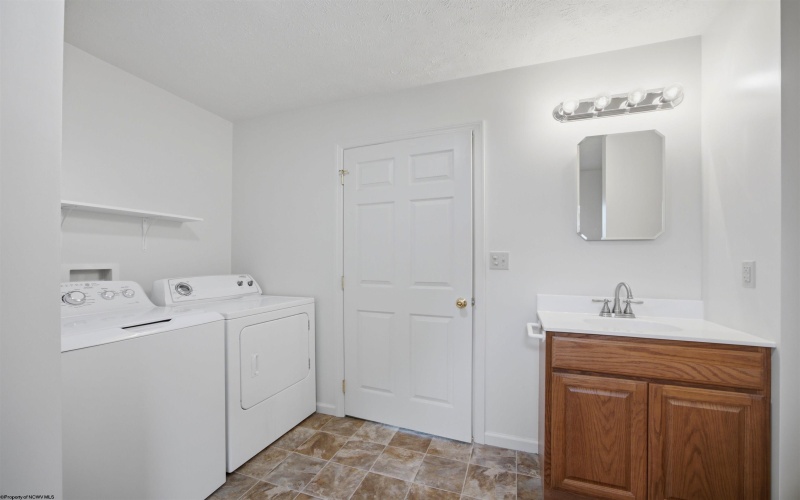 706 Middleville Road, Bridgeport, West Virginia 26330-0000, 2 Bedroom Bedrooms, 5 Room Rooms,1 BathroomBathrooms,Single Family Detached,For Sale,Middleville,0,10167463