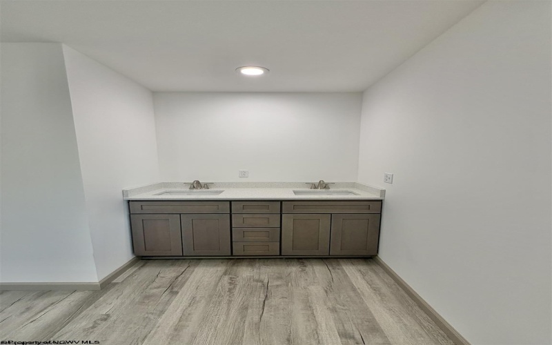 800 Country Club Road, Fairmont, West Virginia 26554, 5 Bedroom Bedrooms, 8 Room Rooms,3 BathroomBathrooms,Residential Rentals,For Rent,Country Club,0,10167474