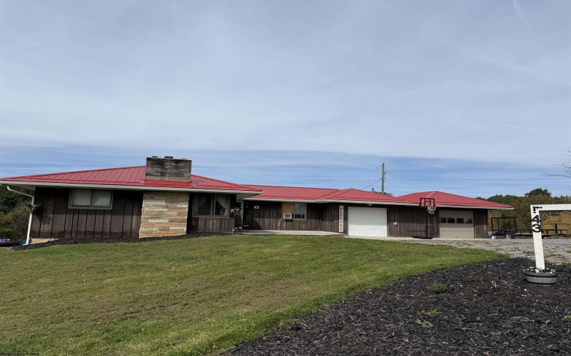 43 Gwendolyn Drive, Elkins, West Virginia 26241, 3 Bedroom Bedrooms, 11 Room Rooms,3 BathroomBathrooms,Single Family Detached,For Sale,Gwendolyn,0,10167349