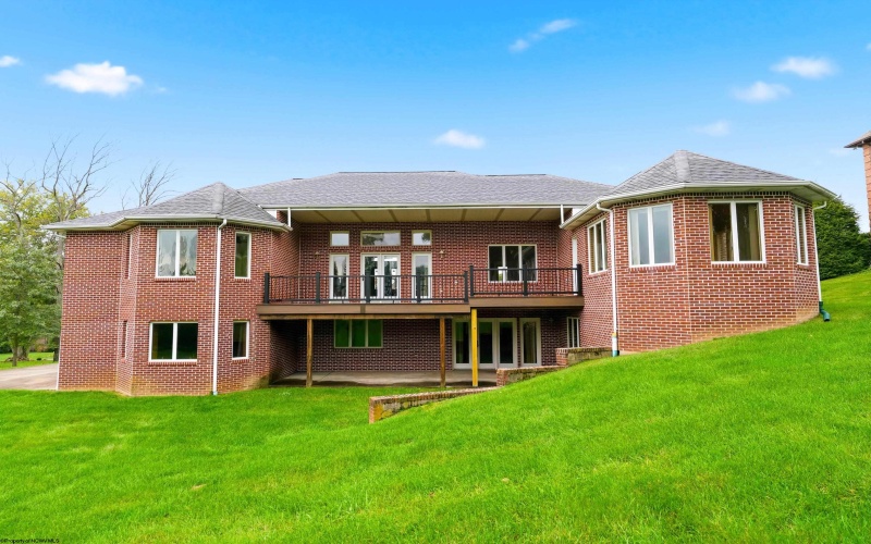 365 Saratoga Drive, Uniontown, Pennsylvania 15401, 4 Bedroom Bedrooms, 7 Room Rooms,2 BathroomBathrooms,Single Family Detached,For Sale,Saratoga,0,10167472