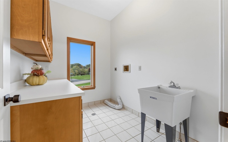 365 Saratoga Drive, Uniontown, Pennsylvania 15401, 4 Bedroom Bedrooms, 7 Room Rooms,2 BathroomBathrooms,Single Family Detached,For Sale,Saratoga,0,10167472
