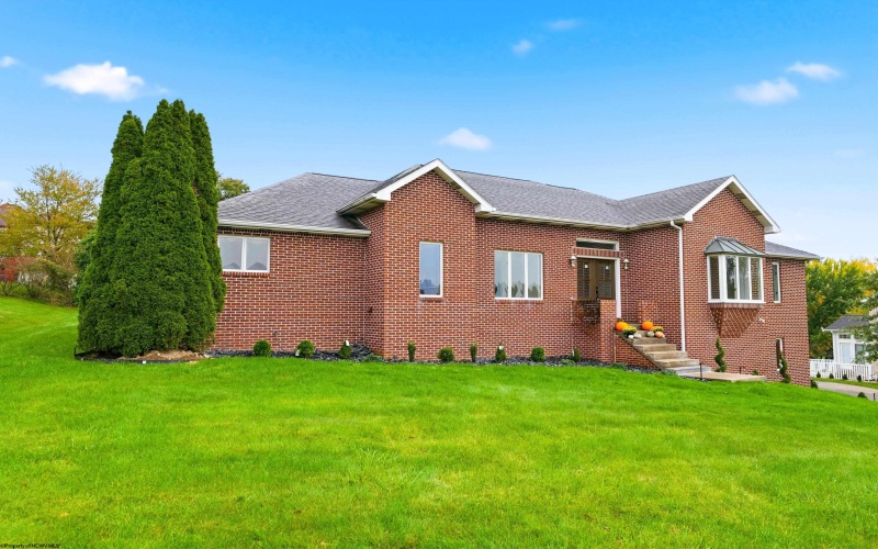 365 Saratoga Drive, Uniontown, Pennsylvania 15401, 4 Bedroom Bedrooms, 7 Room Rooms,2 BathroomBathrooms,Single Family Detached,For Sale,Saratoga,0,10167472