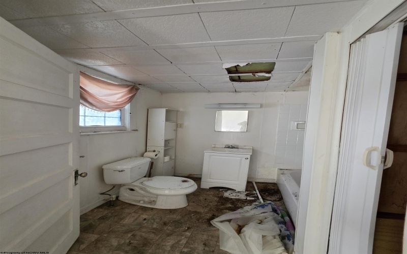 66 Carolina Avenue, Salem, West Virginia 26426, 2 Bedroom Bedrooms, 6 Room Rooms,1 BathroomBathrooms,Single Family Detached,For Sale,Carolina,0,10167471
