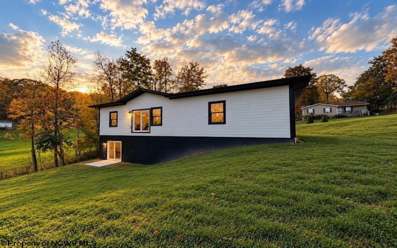 202 King Drive, Kingwood, West Virginia 26537, 3 Bedroom Bedrooms, 8 Room Rooms,2 BathroomBathrooms,Single Family Detached,For Sale,King,0,10167483