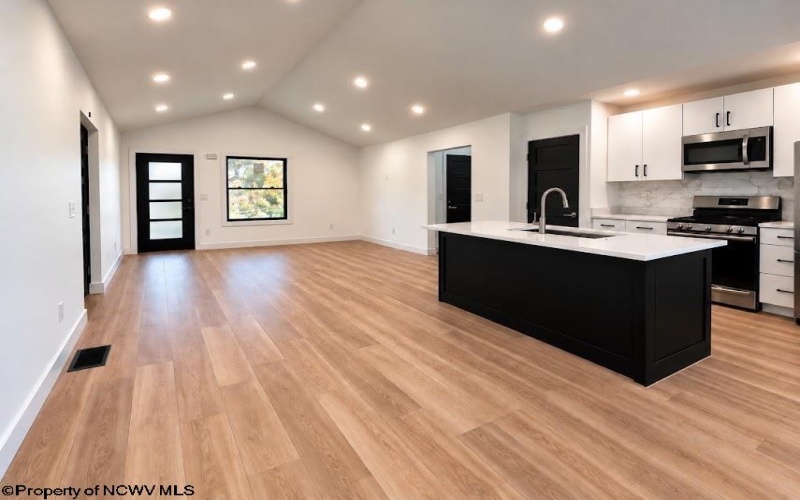 202 King Drive, Kingwood, West Virginia 26537, 3 Bedroom Bedrooms, 8 Room Rooms,2 BathroomBathrooms,Single Family Detached,For Sale,King,0,10167483