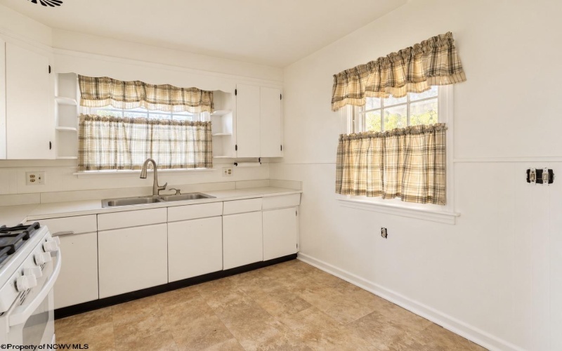 859 Winter Avenue, Weston, West Virginia 26452, 3 Bedroom Bedrooms, 6 Room Rooms,2 BathroomBathrooms,Single Family Detached,For Sale,Winter,0,10167485