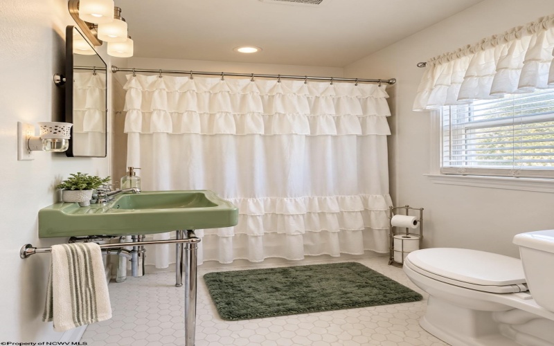 859 Winter Avenue, Weston, West Virginia 26452, 3 Bedroom Bedrooms, 6 Room Rooms,2 BathroomBathrooms,Single Family Detached,For Sale,Winter,0,10167485