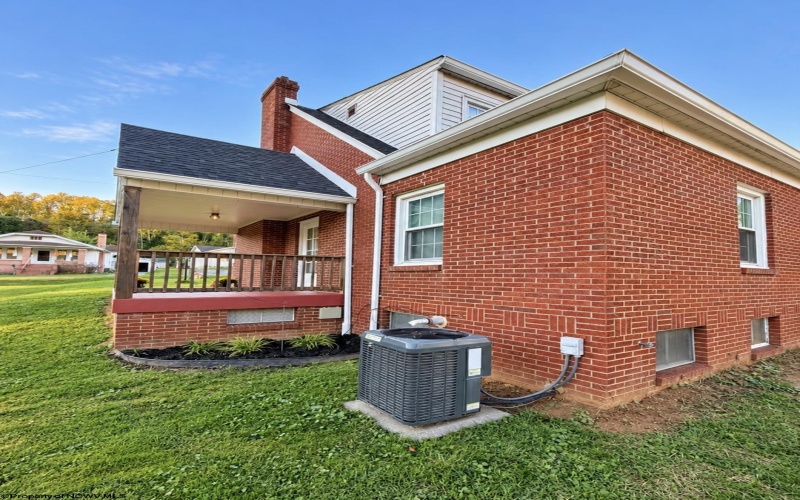 859 Winter Avenue, Weston, West Virginia 26452, 3 Bedroom Bedrooms, 6 Room Rooms,2 BathroomBathrooms,Single Family Detached,For Sale,Winter,0,10167485