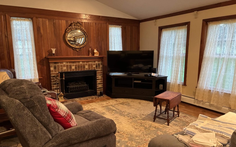 321 Q Road, Arthurdale, West Virginia 26520, 3 Bedroom Bedrooms, 10 Room Rooms,2 BathroomBathrooms,Single Family Detached,For Sale,Q,0,10167496