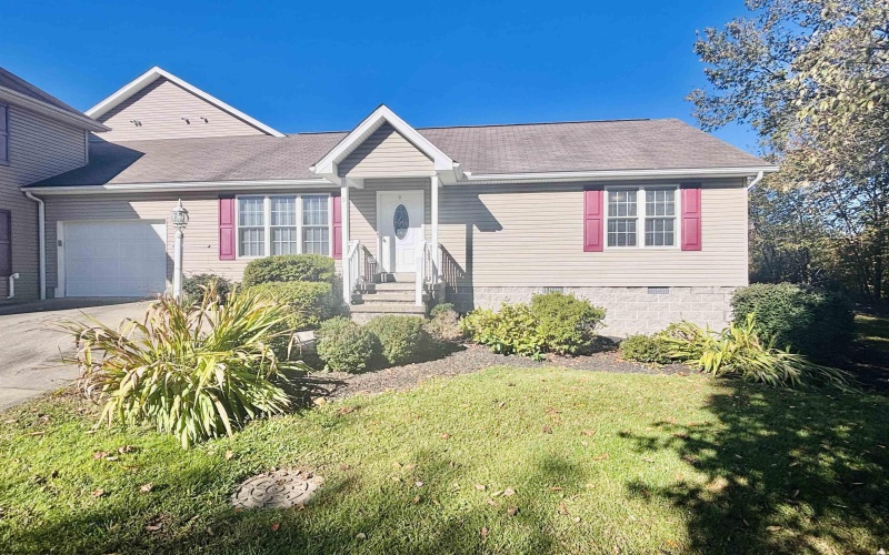 9 Five Forks Drive, Morgantown, West Virginia 26508, 2 Bedroom Bedrooms, 5 Room Rooms,2 BathroomBathrooms,Single Family Attached,For Sale,Five Forks,0,10167502