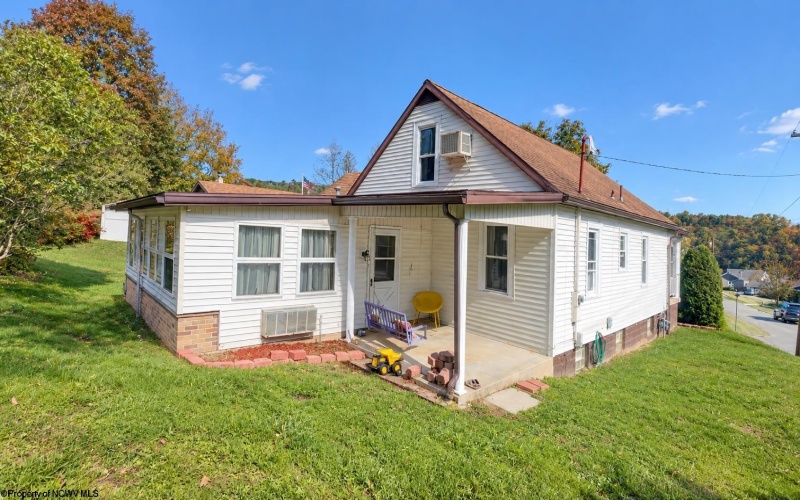 201 Moritz Avenue, Grafton, West Virginia 26354, 3 Bedroom Bedrooms, 7 Room Rooms,1 BathroomBathrooms,Single Family Detached,For Sale,Moritz,0,10167499 201 Moritz Avenue, Grafton, West Virginia 26354, 3 Bedroom Bedrooms, 7 Room Rooms,1 BathroomBathrooms,Single Family Detached,For Sale,Moritz,0,10167499