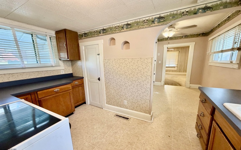 107 Elm Drive, Fairmont, West Virginia 26554, 1 Bedroom Bedrooms, 6 Room Rooms,1 BathroomBathrooms,Single Family Detached,For Sale,Elm,0,10167500