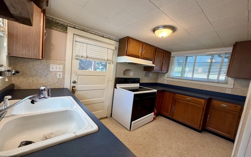 107 Elm Drive, Fairmont, West Virginia 26554, 1 Bedroom Bedrooms, 6 Room Rooms,1 BathroomBathrooms,Single Family Detached,For Sale,Elm,0,10167500