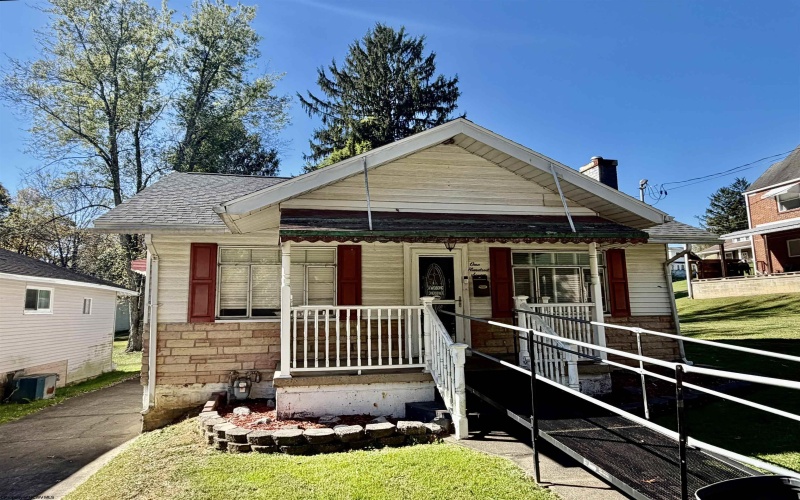 107 Elm Drive, Fairmont, West Virginia 26554, 1 Bedroom Bedrooms, 6 Room Rooms,1 BathroomBathrooms,Single Family Detached,For Sale,Elm,0,10167500