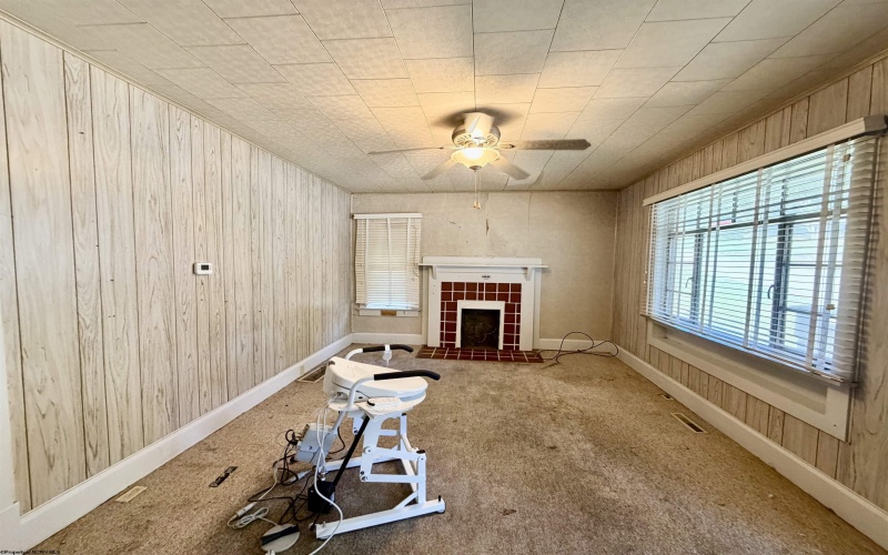 107 Elm Drive, Fairmont, West Virginia 26554, 1 Bedroom Bedrooms, 6 Room Rooms,1 BathroomBathrooms,Single Family Detached,For Sale,Elm,0,10167500