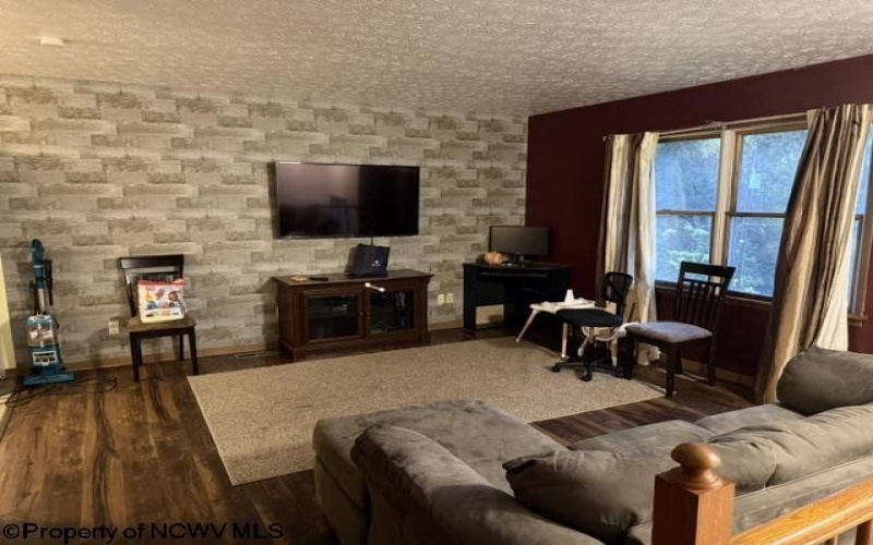 125 Beacon Street, Belington, West Virginia 26250, 4 Bedroom Bedrooms, 6 Room Rooms,2 BathroomBathrooms,Single Family Detached,For Sale,Beacon,0,10167497