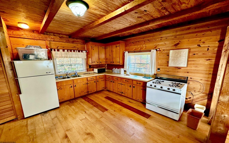483 High Road, Franklin, West Virginia 26807, 2 Bedroom Bedrooms, 6 Room Rooms,1 BathroomBathrooms,Single Family Detached,For Sale,High,0,10156928