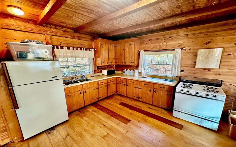483 High Road, Franklin, West Virginia 26807, 2 Bedroom Bedrooms, 6 Room Rooms,1 BathroomBathrooms,Single Family Detached,For Sale,High,0,10156928