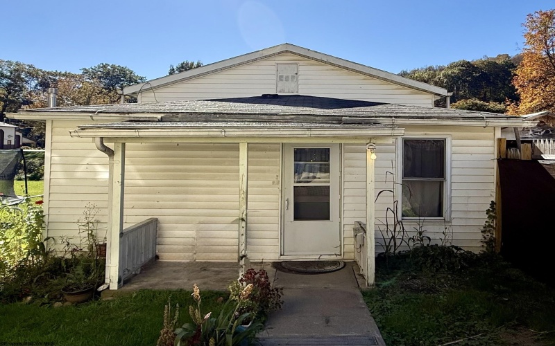1020 1/2 Main Street, Mannington, West Virginia 26582, 2 Bedroom Bedrooms, 5 Room Rooms,1 BathroomBathrooms,Single Family Detached,For Sale,Main,0,10167521