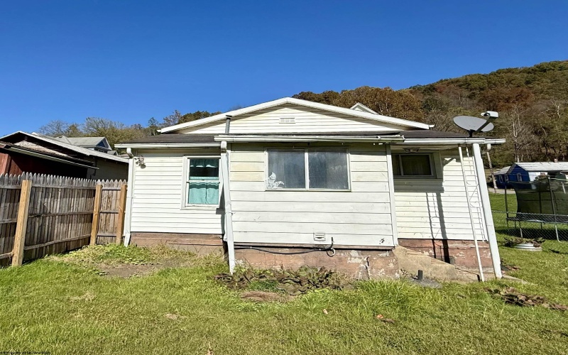1020 1/2 Main Street, Mannington, West Virginia 26582, 2 Bedroom Bedrooms, 5 Room Rooms,1 BathroomBathrooms,Single Family Detached,For Sale,Main,0,10167521
