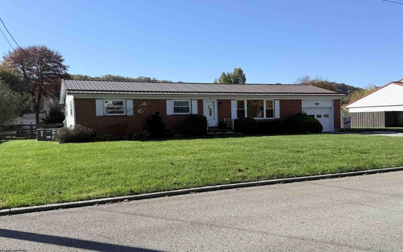 222 Ferndale Drive, Elkins, West Virginia 26241, 3 Bedroom Bedrooms, 6 Room Rooms,1 BathroomBathrooms,Single Family Detached,For Sale,Ferndale,0,10167540