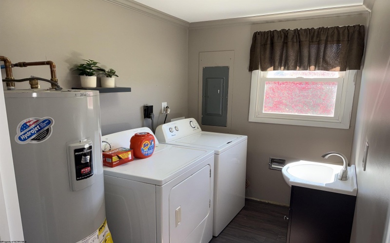222 Ferndale Drive, Elkins, West Virginia 26241, 3 Bedroom Bedrooms, 6 Room Rooms,1 BathroomBathrooms,Single Family Detached,For Sale,Ferndale,0,10167540