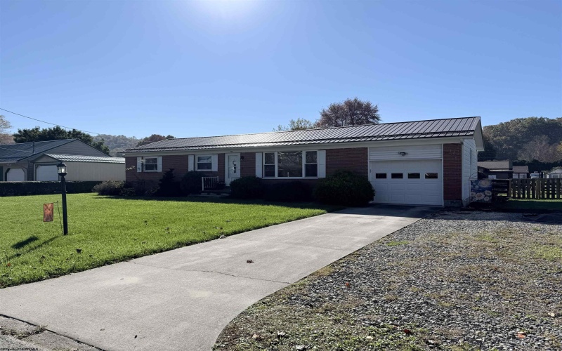 222 Ferndale Drive, Elkins, West Virginia 26241, 3 Bedroom Bedrooms, 6 Room Rooms,1 BathroomBathrooms,Single Family Detached,For Sale,Ferndale,0,10167540