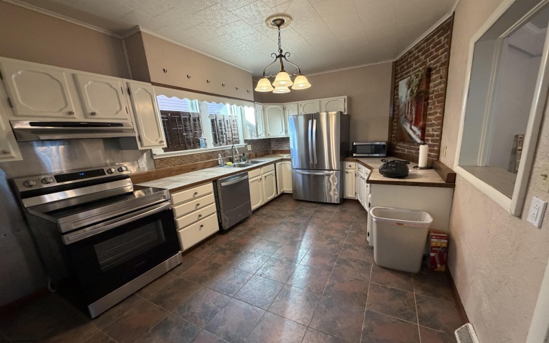 355 Wilson Street, Clarksburg, West Virginia 26301, 3 Bedroom Bedrooms, 7 Room Rooms,1 BathroomBathrooms,Single Family Detached,For Sale,Wilson,0,10167535