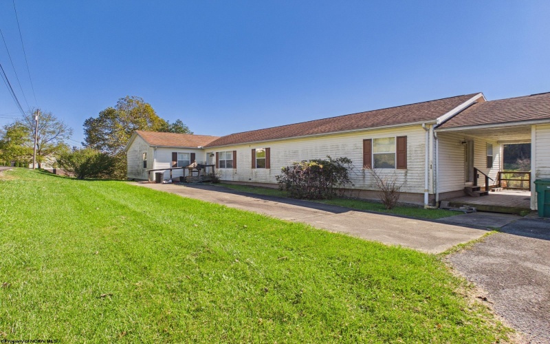 66 Hawks Nest Lane, Mount Clare, West Virginia 26408, 5 Bedroom Bedrooms, 9 Room Rooms,4 BathroomBathrooms,Single Family Detached,For Sale,Hawks Nest,0,10167528