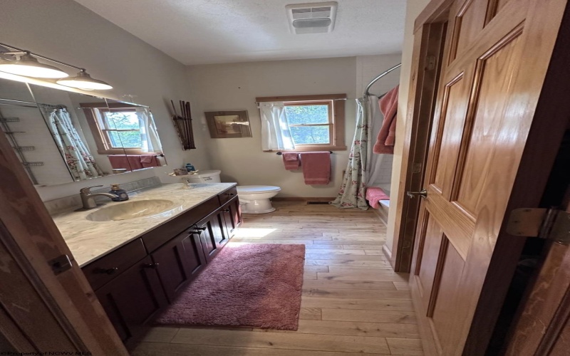 717 Lakeview Drive, Horner, West Virginia 26372, 3 Bedroom Bedrooms, 7 Room Rooms,3 BathroomBathrooms,Single Family Detached,For Sale,Lakeview,0,10167534