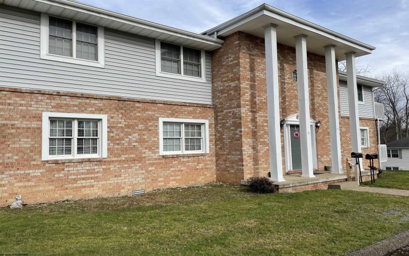 512 Worthington Drive, Bridgeport, West Virginia 26330, 2 Bedroom Bedrooms, 5 Room Rooms,1 BathroomBathrooms,Residential Rentals,For Rent,Worthington,0,10167585
